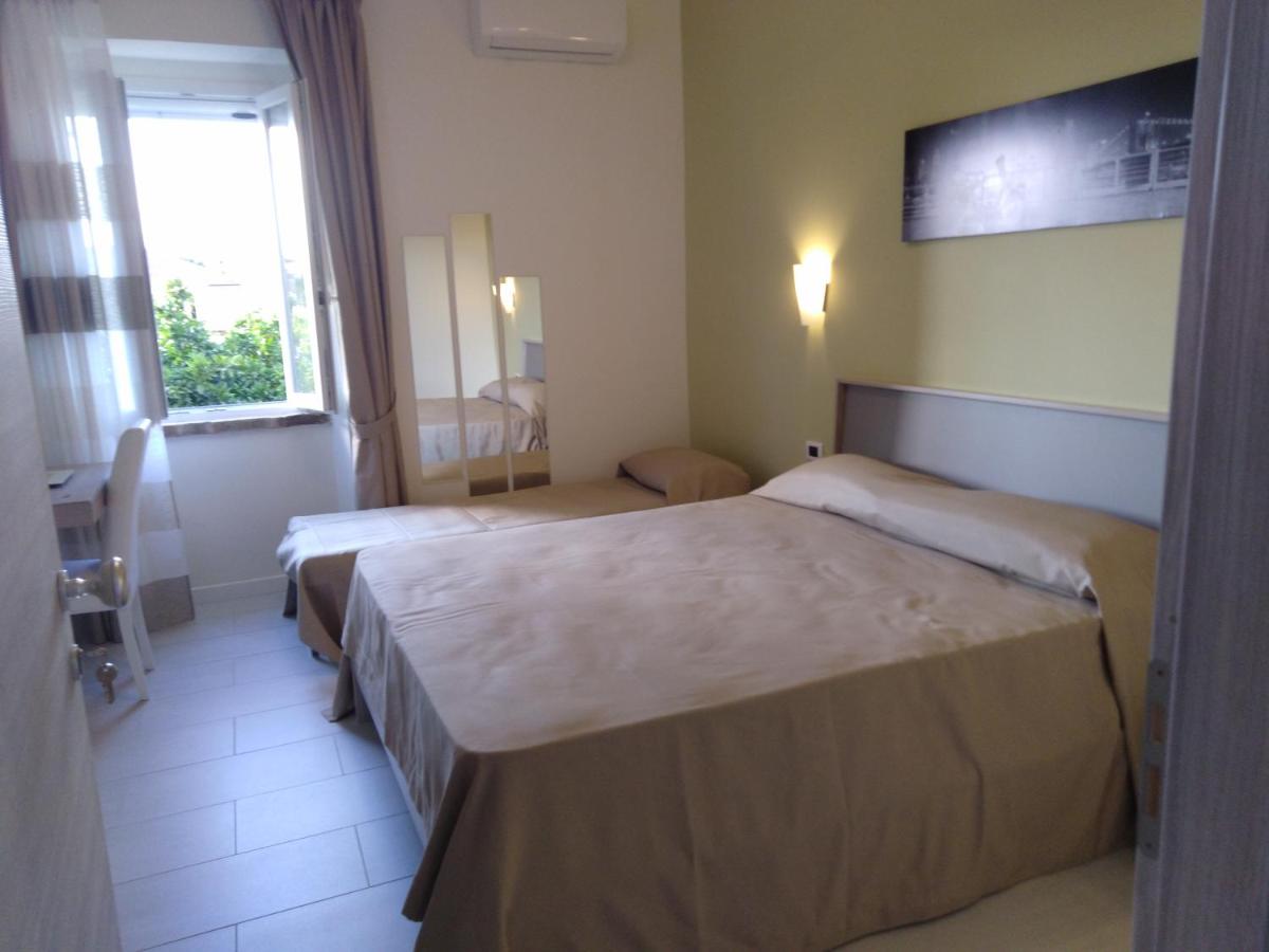 Santo's House - Housity