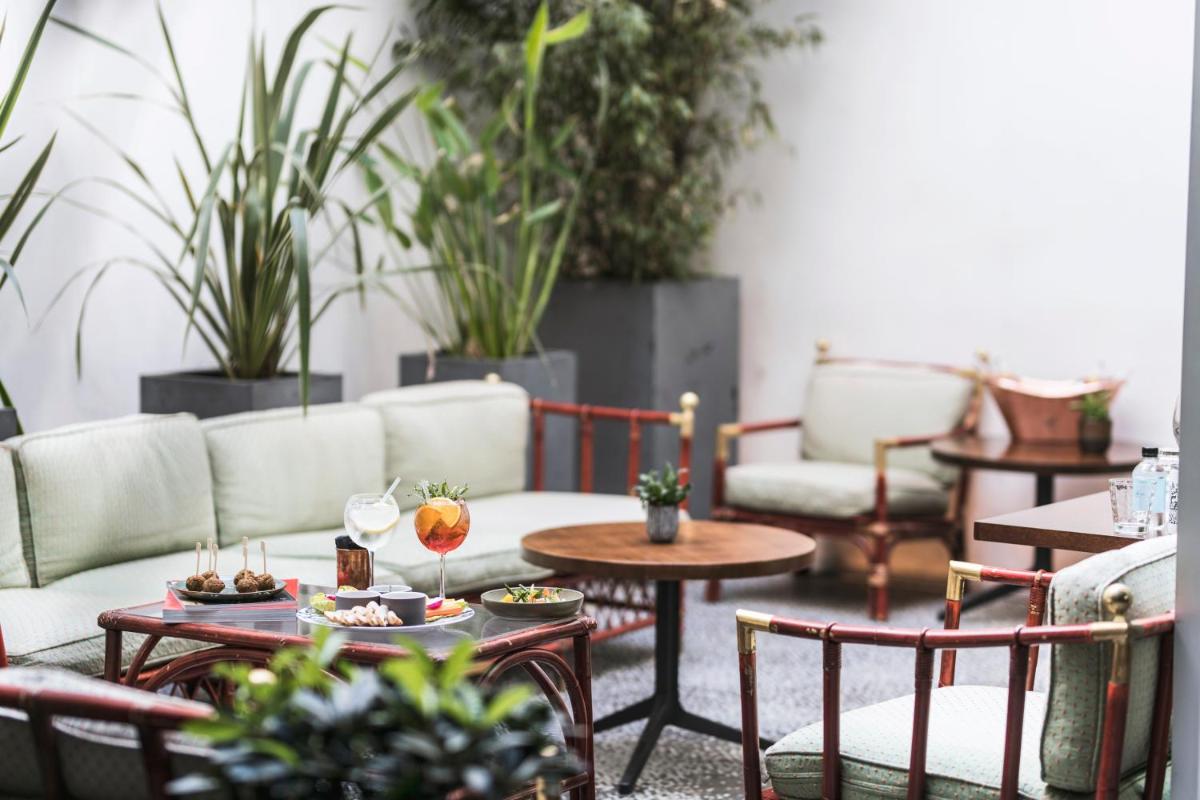 Coin salon dans l'établissement Hotel Les Bains Paris