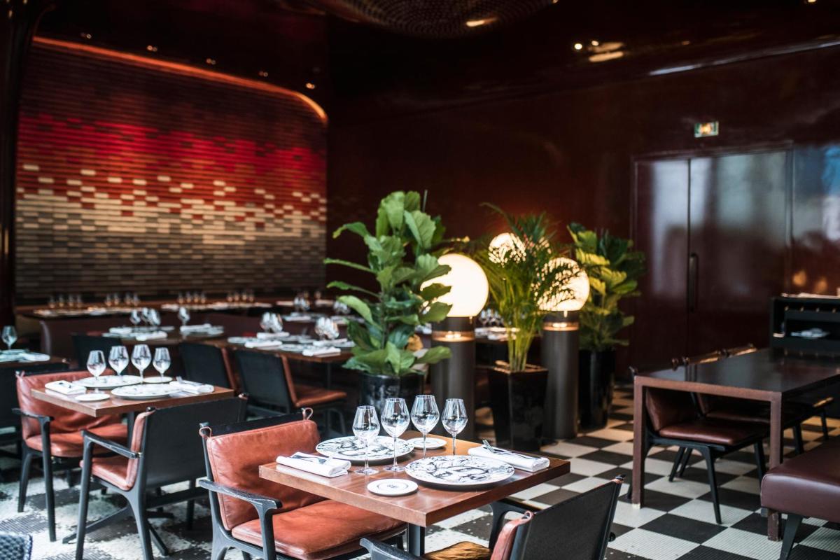 Restaurant ou autre lieu de restauration dans l'établissement Hotel Les Bains Paris