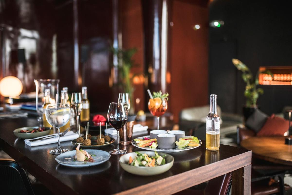 Boissons dans l'établissement Hotel Les Bains Paris
