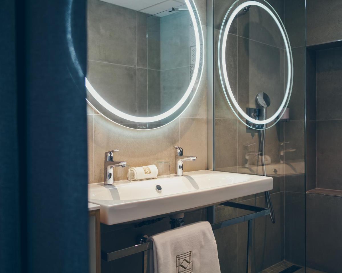 Salle de bains dans l'établissement Hôtel & Spa Villa Seren