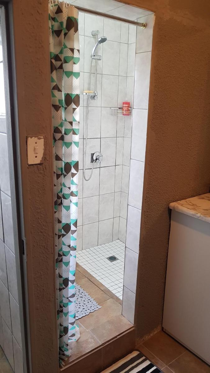 Gluckman Drive Guesthouse - Housity