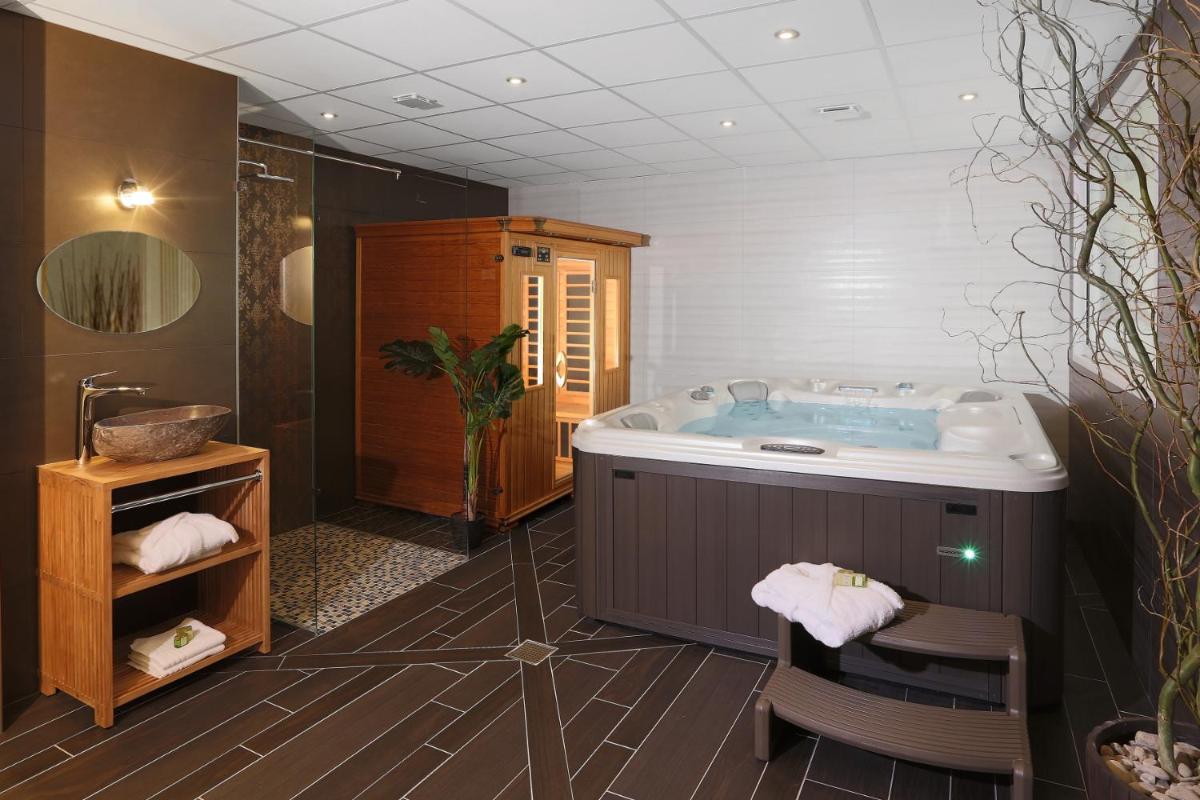 Salle de bains dans l'établissement Hotel Restaurant Laborderie