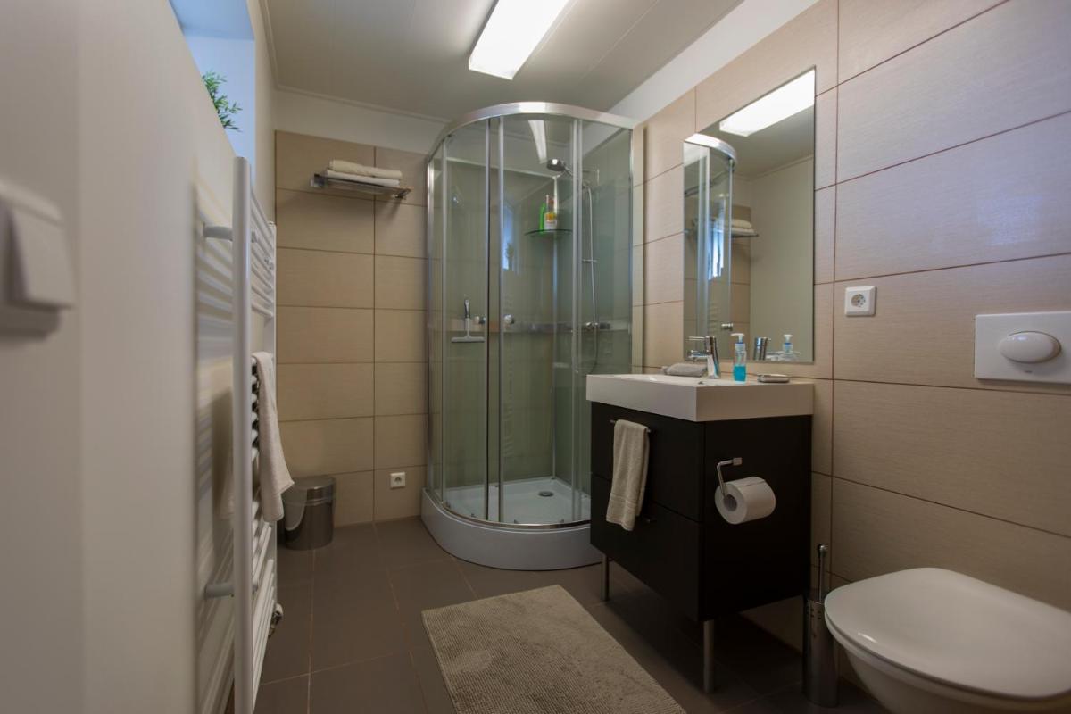 A. Bernhard Guest House - Housity