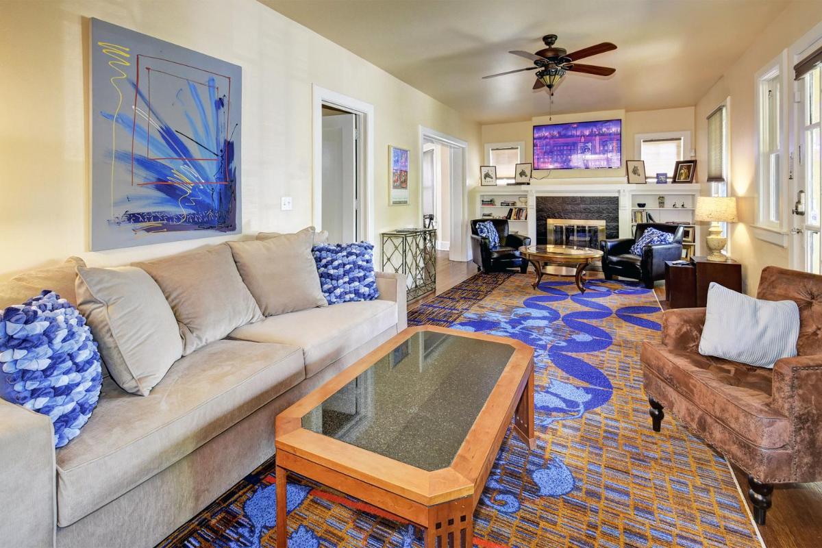 Highlands Home Walk to All - Housity