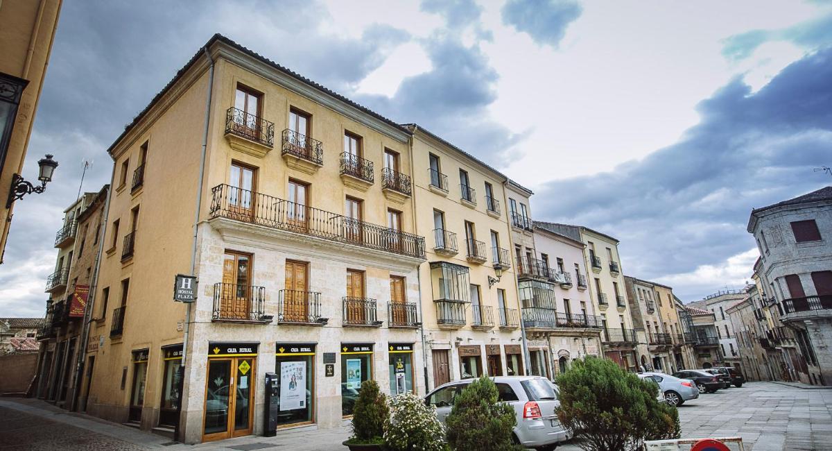 Hostal Plaza - Housity