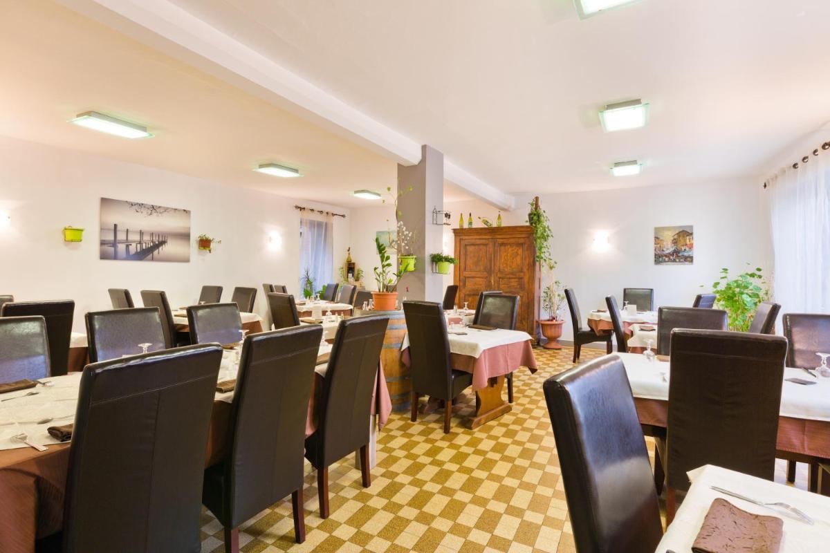 Logis Hôtel Restaurant de la Dore - Housity