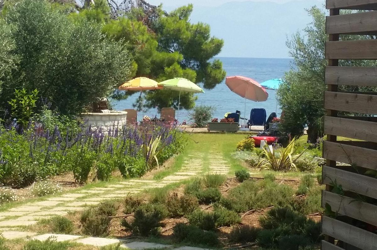 Meli Seaside Villas - Housity