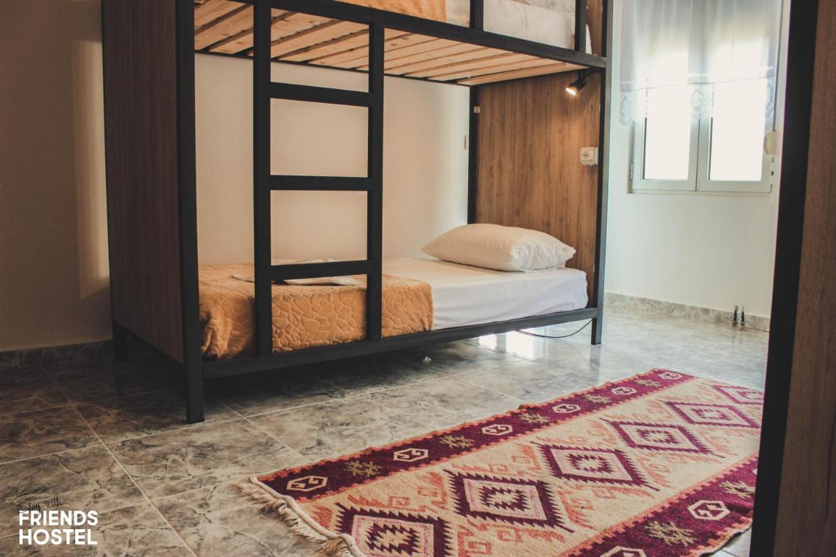 Friends' Guesthouse & Hostel - Housity