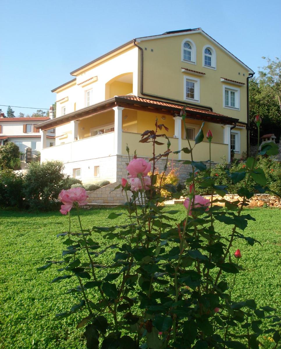 Guesthouse Villa AnnaDora - Housity