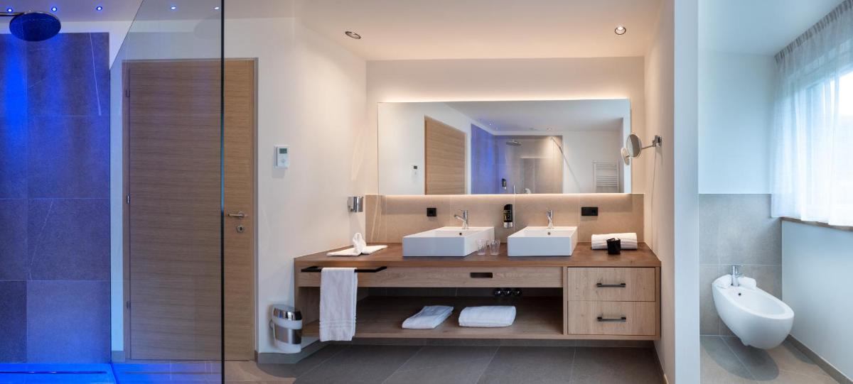 Hotel Christof - Housity