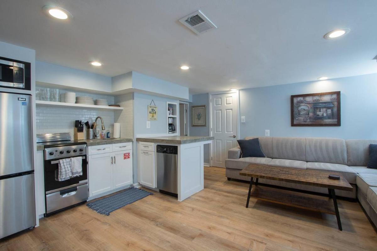 Luxury 2 bedroom apartment w/ free parking - Housity