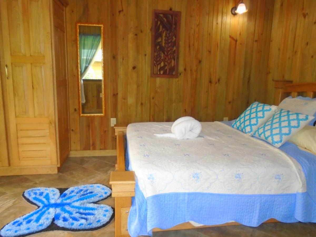 J and H Garden Cabinas - Housity