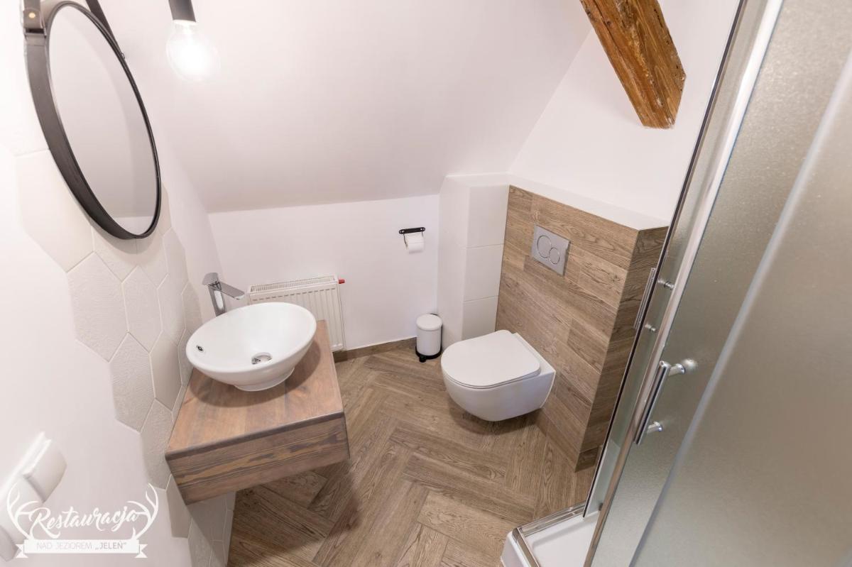 Pokoje hotelowe Nad jeziorem Jelen - Housity