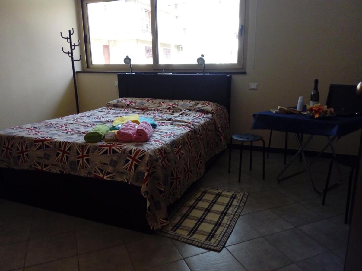 MONOLOCALE DELUX, nel centro storico ed a pochi passi dal mare - Housity