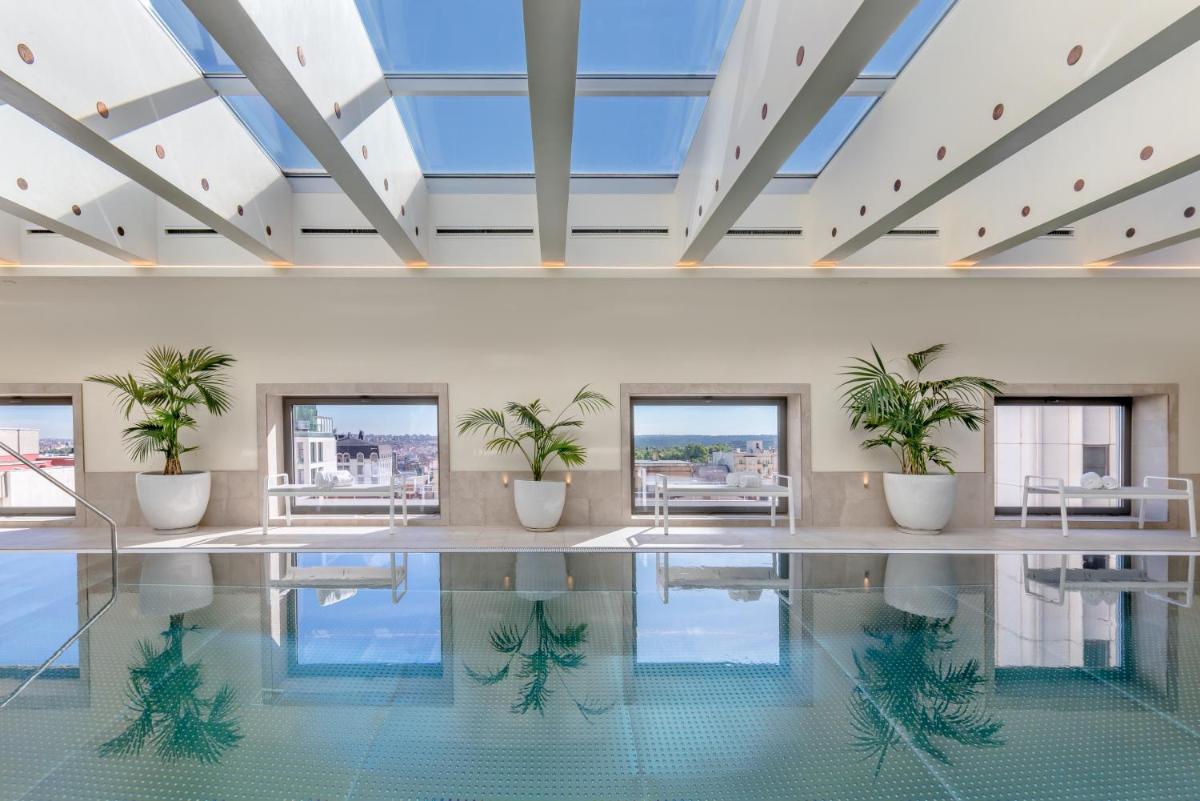 Piscina en o cerca de Barceló Torre de Madrid