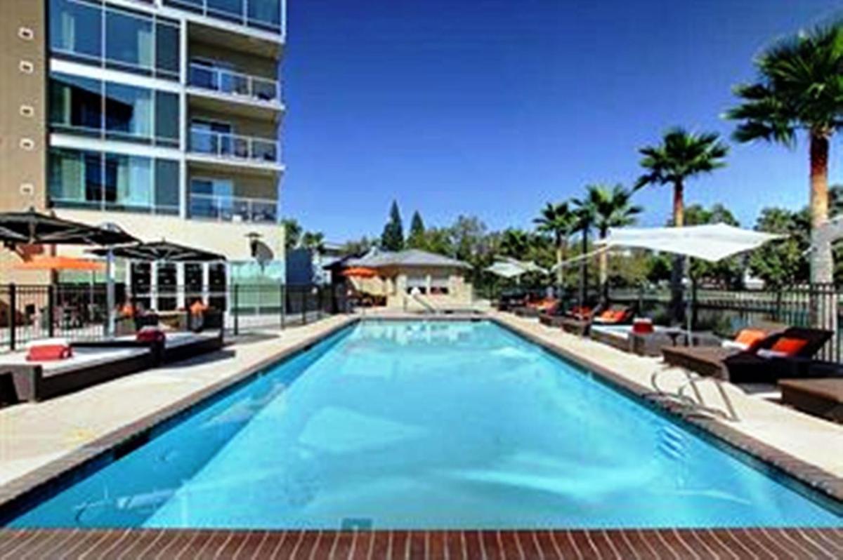 University Plaza Waterfront Hotel - Housity