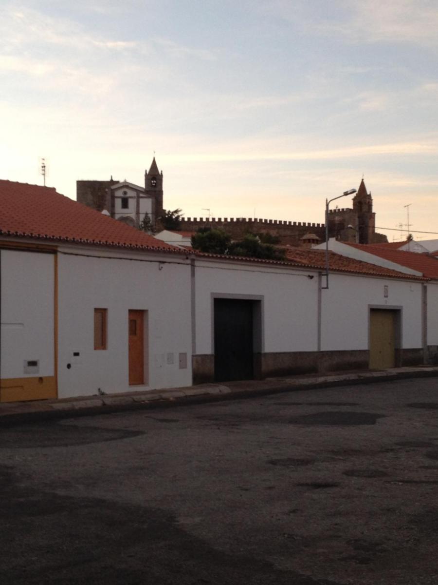 CASA NA VILA HISTÓRICA DE MOURÃO - Housity