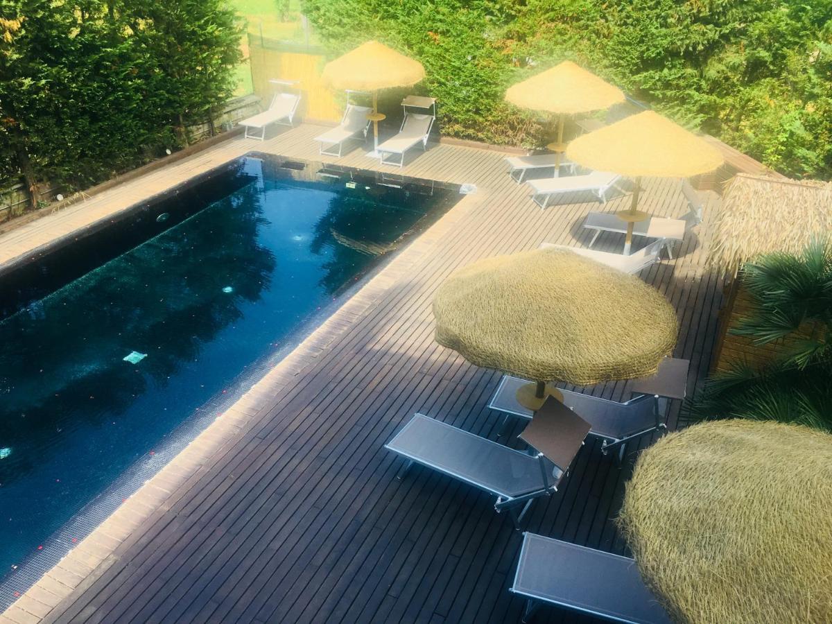 Black Hotel - Housity