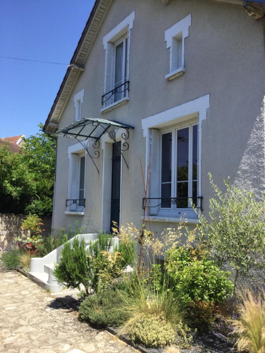 Charmante maison de ville avec jardin et piscine - Housity