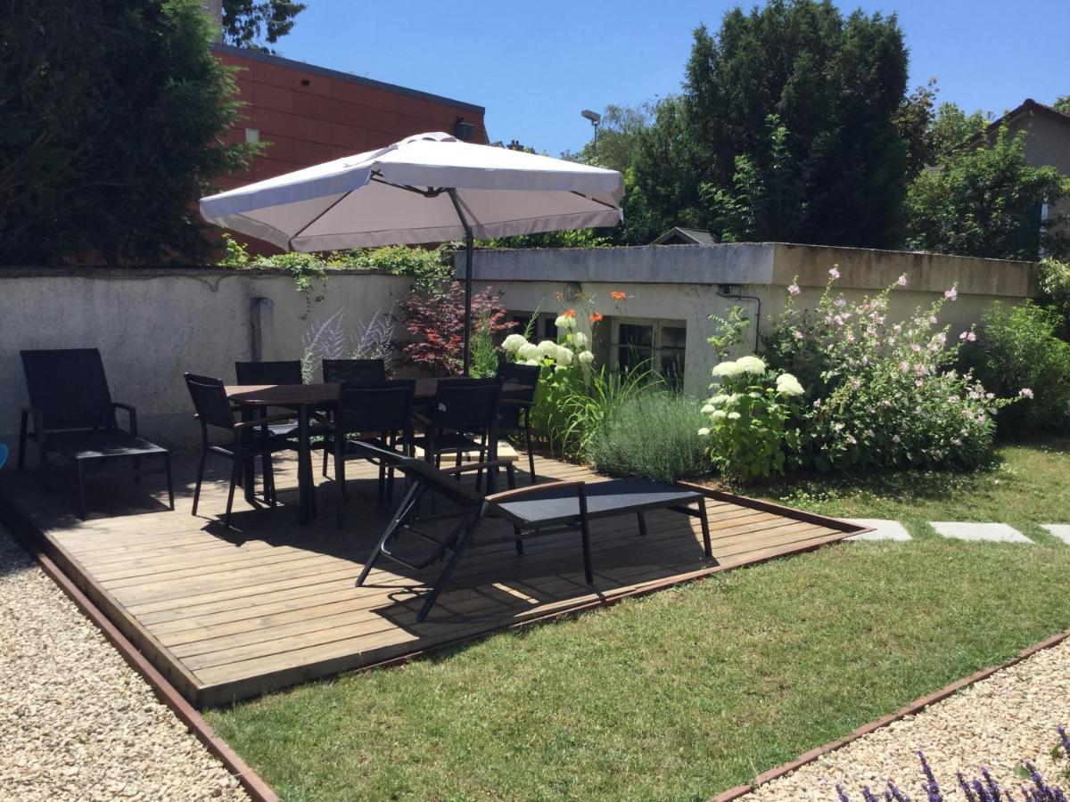 Charmante maison de ville avec jardin et piscine - Housity