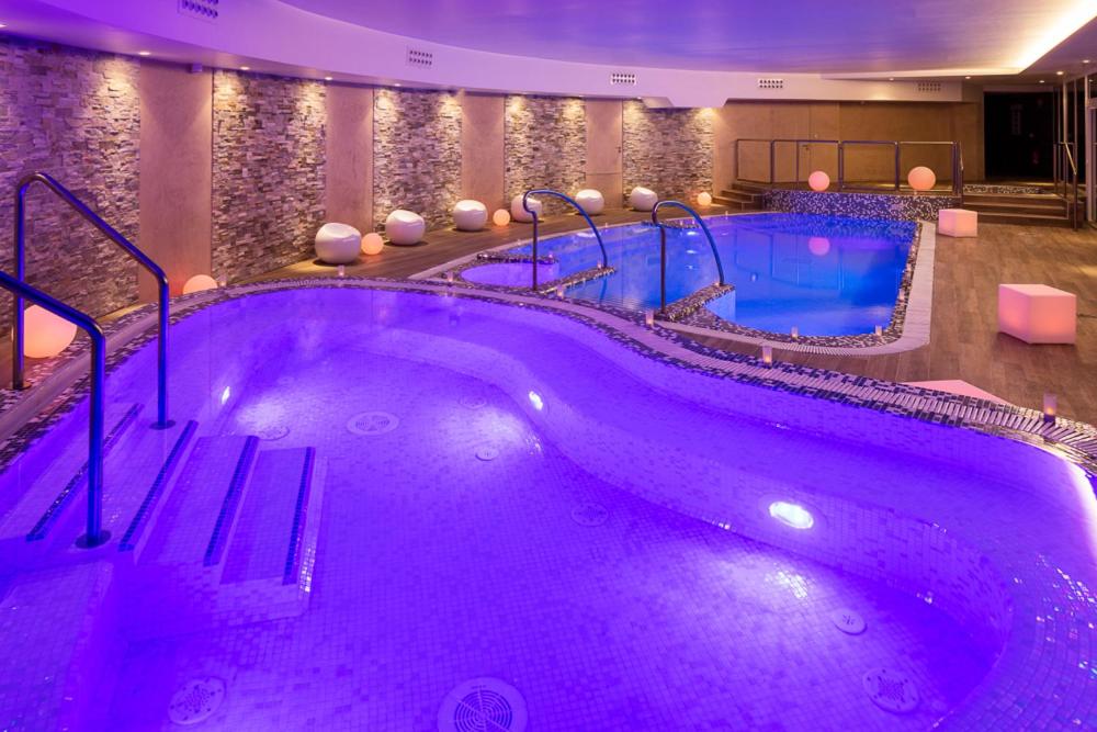 Piscine de l'établissement Hôtel & Spa Vitalparc, The Originals Collection ou située à proximité