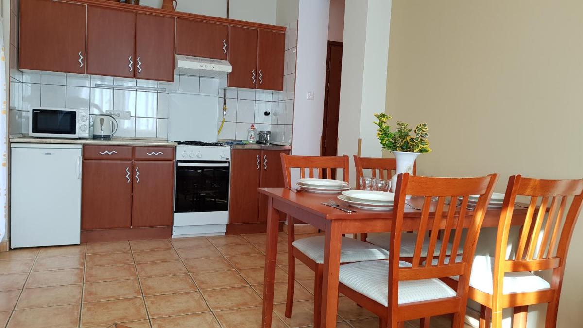 Laci Apartman - Housity