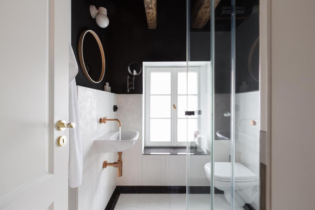 Square Rooms 20 - Housity