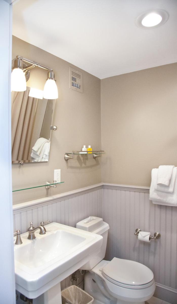 Concord's Colonial Inn - Housity