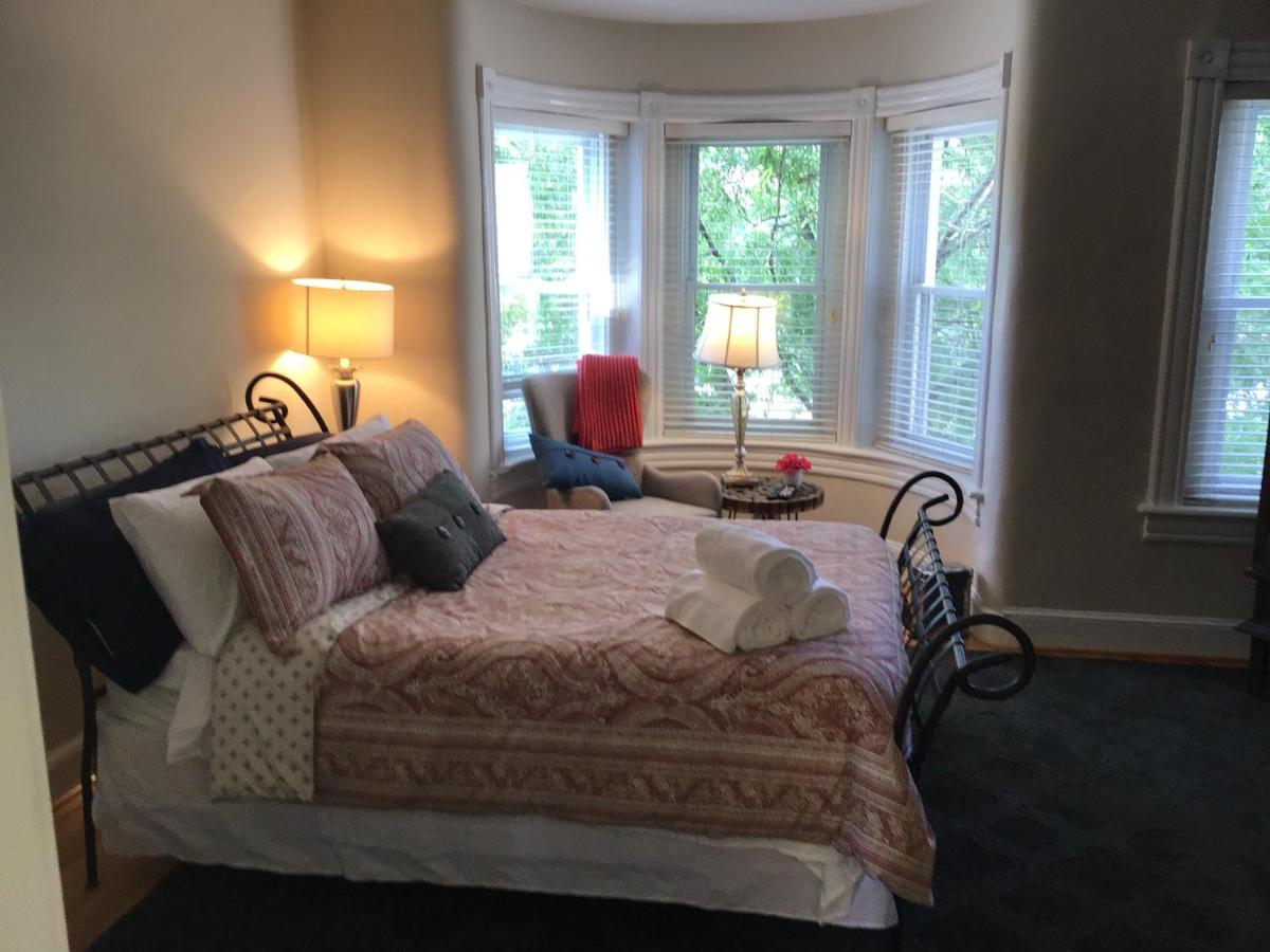 Convention Center/Logan Circle Large Cozy House. - Housity