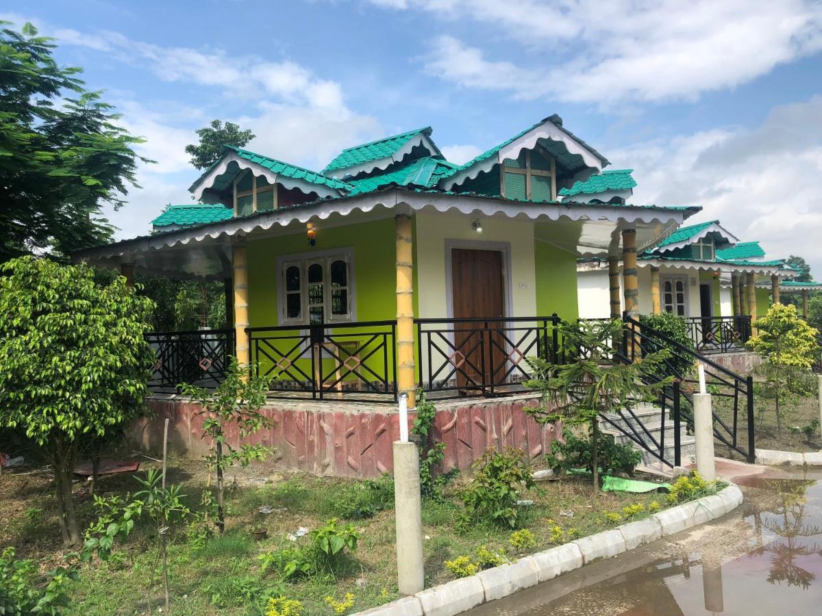 Resort Trimurti - Housity