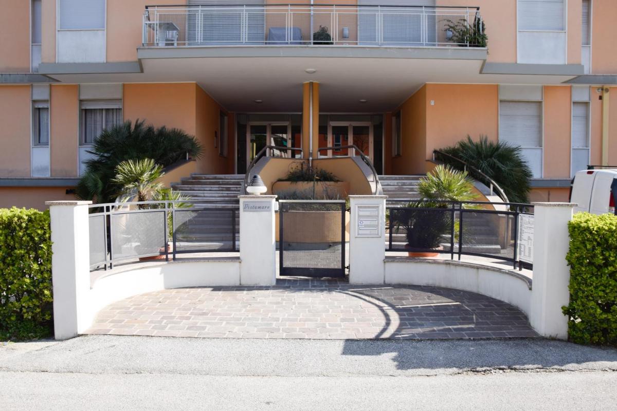 Vistamare Family Apartments - Housity