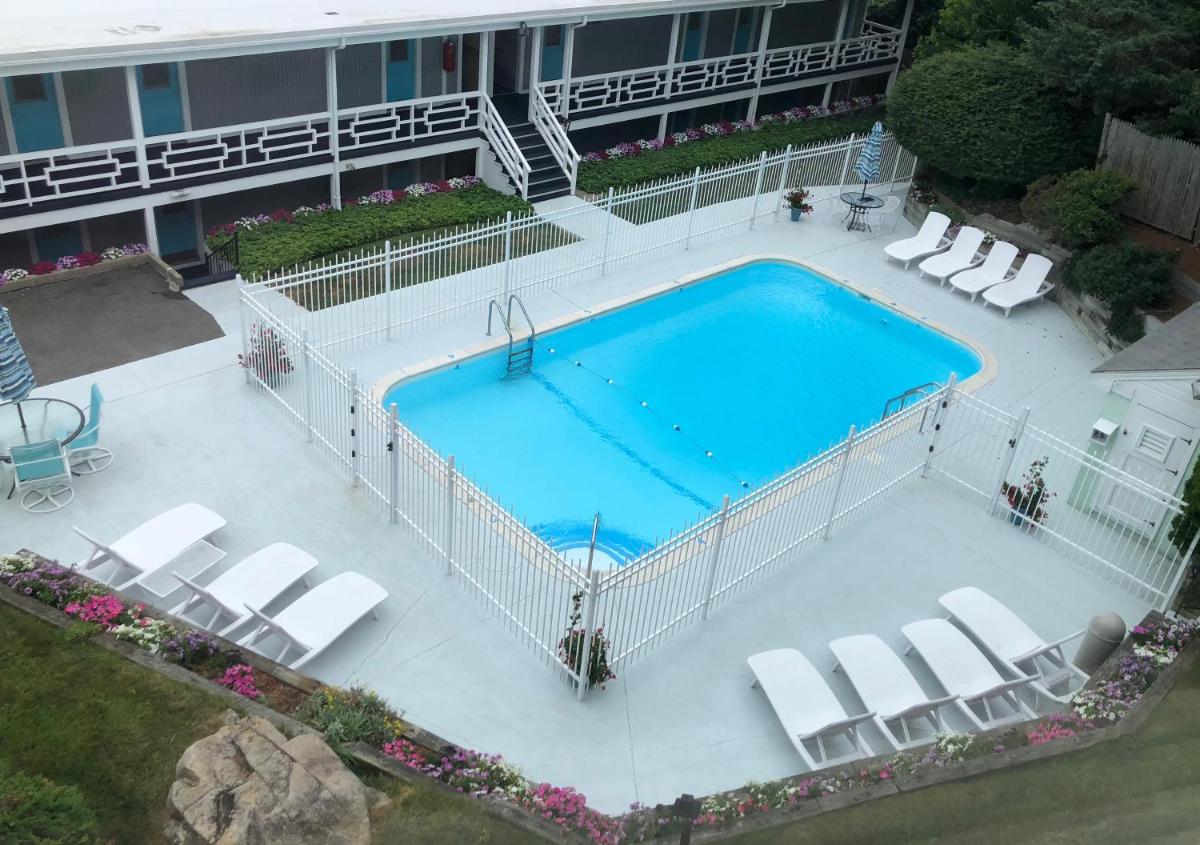 Sands Of Time Motor Inn & Harbor House - Housity