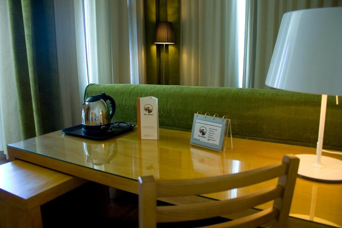 Uma área de estar em Hotel Da Montanha