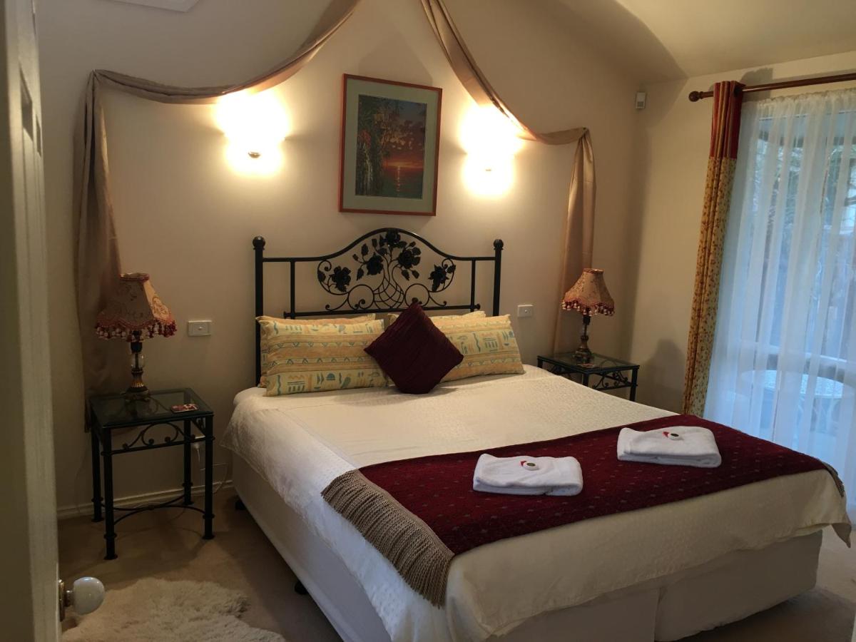 Weeroona Bed And Breakfast - Housity