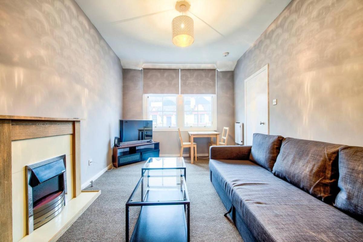 ALTIDO Apartment by Edinburgh Castle - Housity