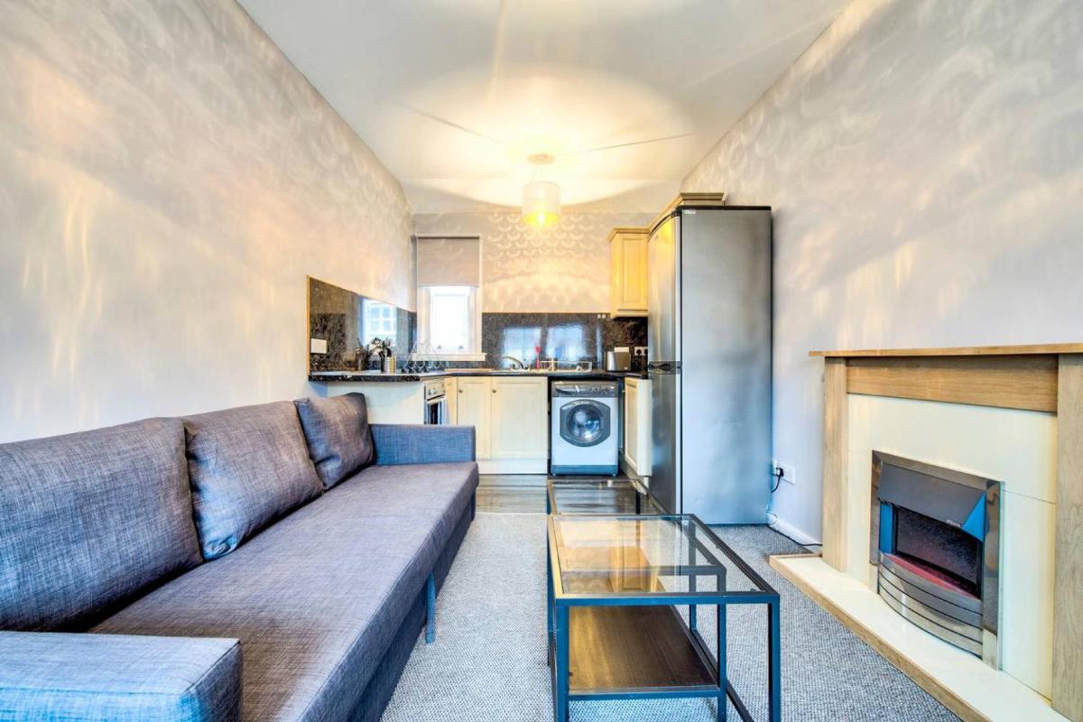 ALTIDO Apartment by Edinburgh Castle - Housity