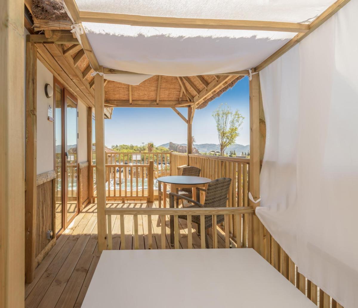 Un balcón o terraza de Magic Natura Resort
