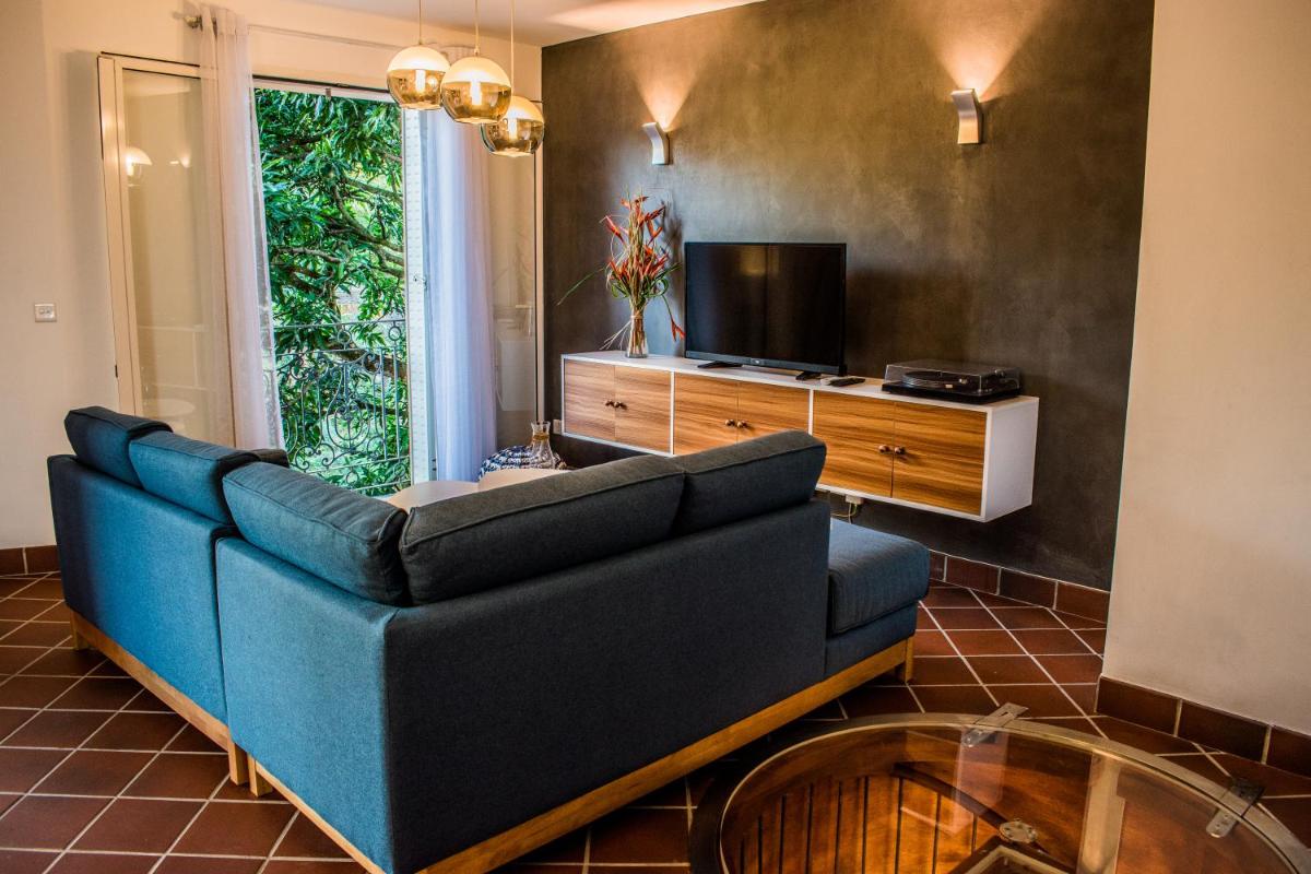 Port Chambly Mango Tree House - Housity