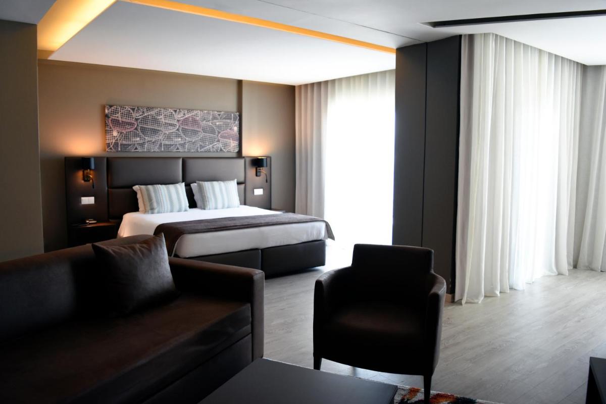Uma cama ou camas num quarto em AP Maria Nova Lounge - Adults Friendly