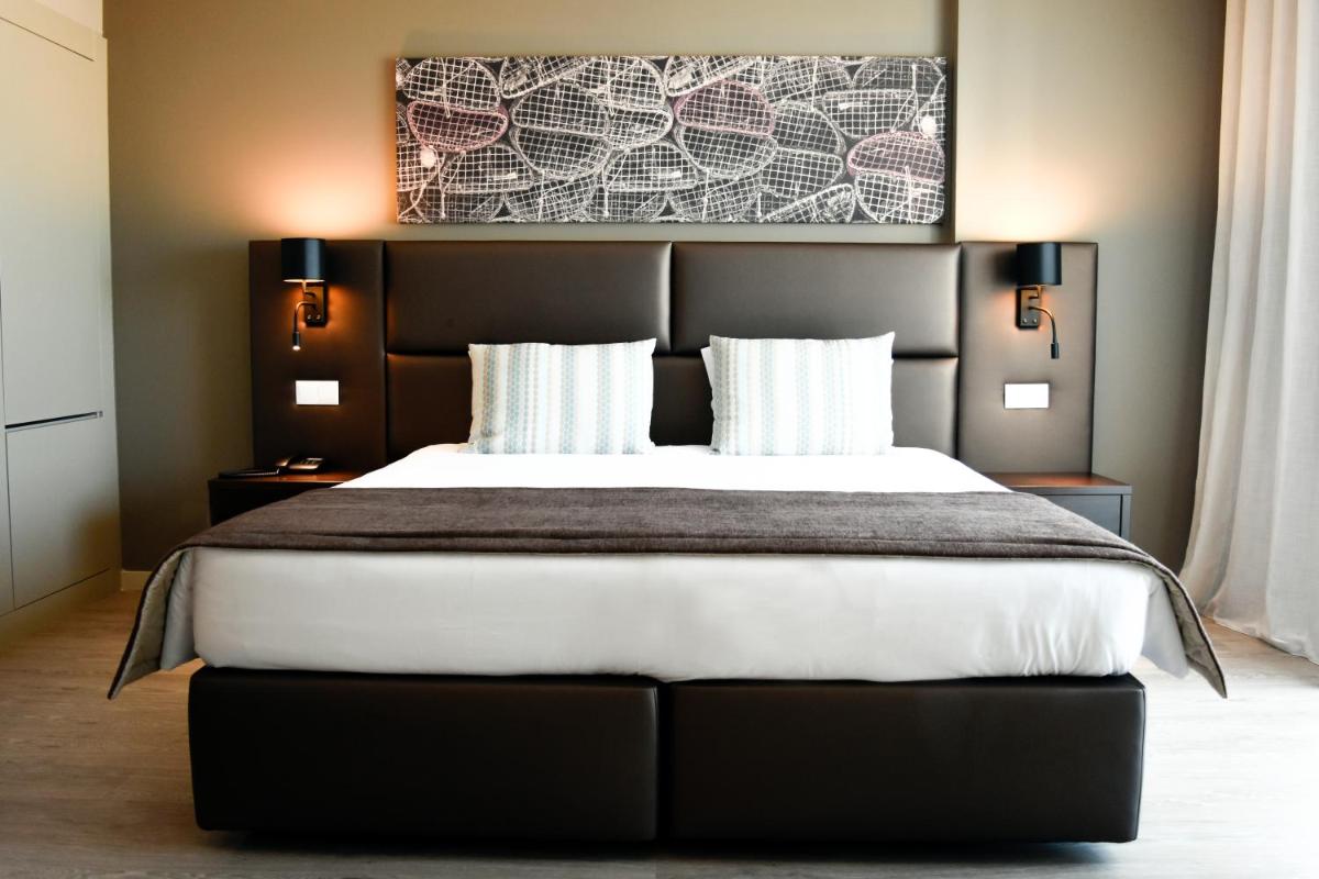 Uma cama ou camas num quarto em AP Maria Nova Lounge - Adults Friendly