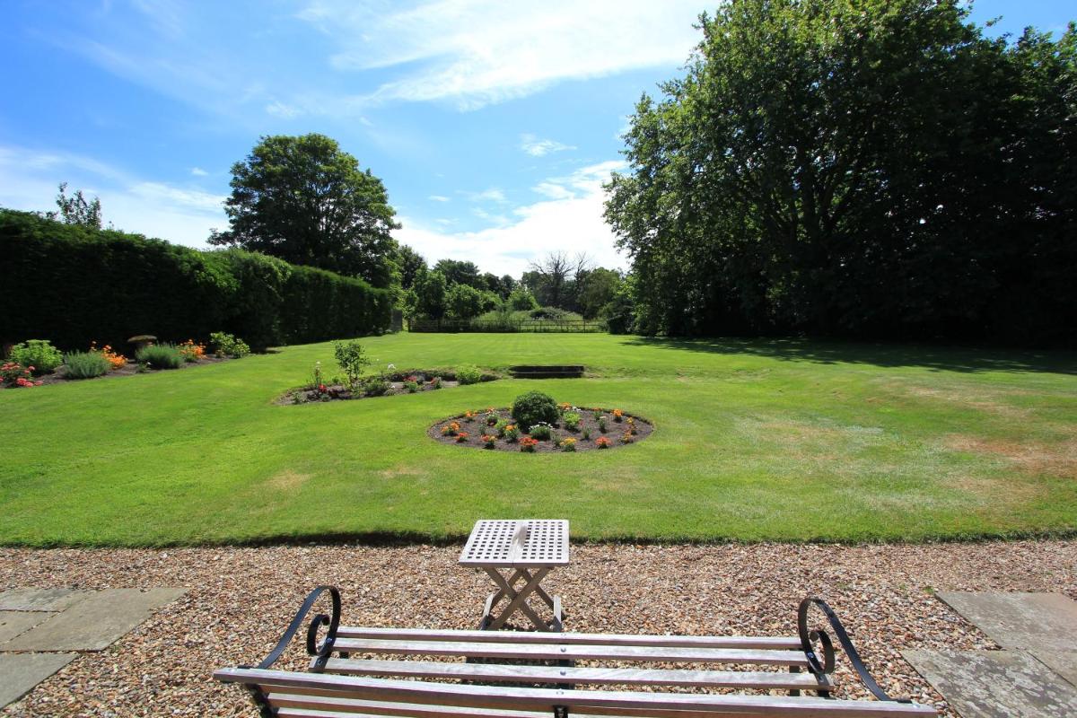 The Lawns House - Housity