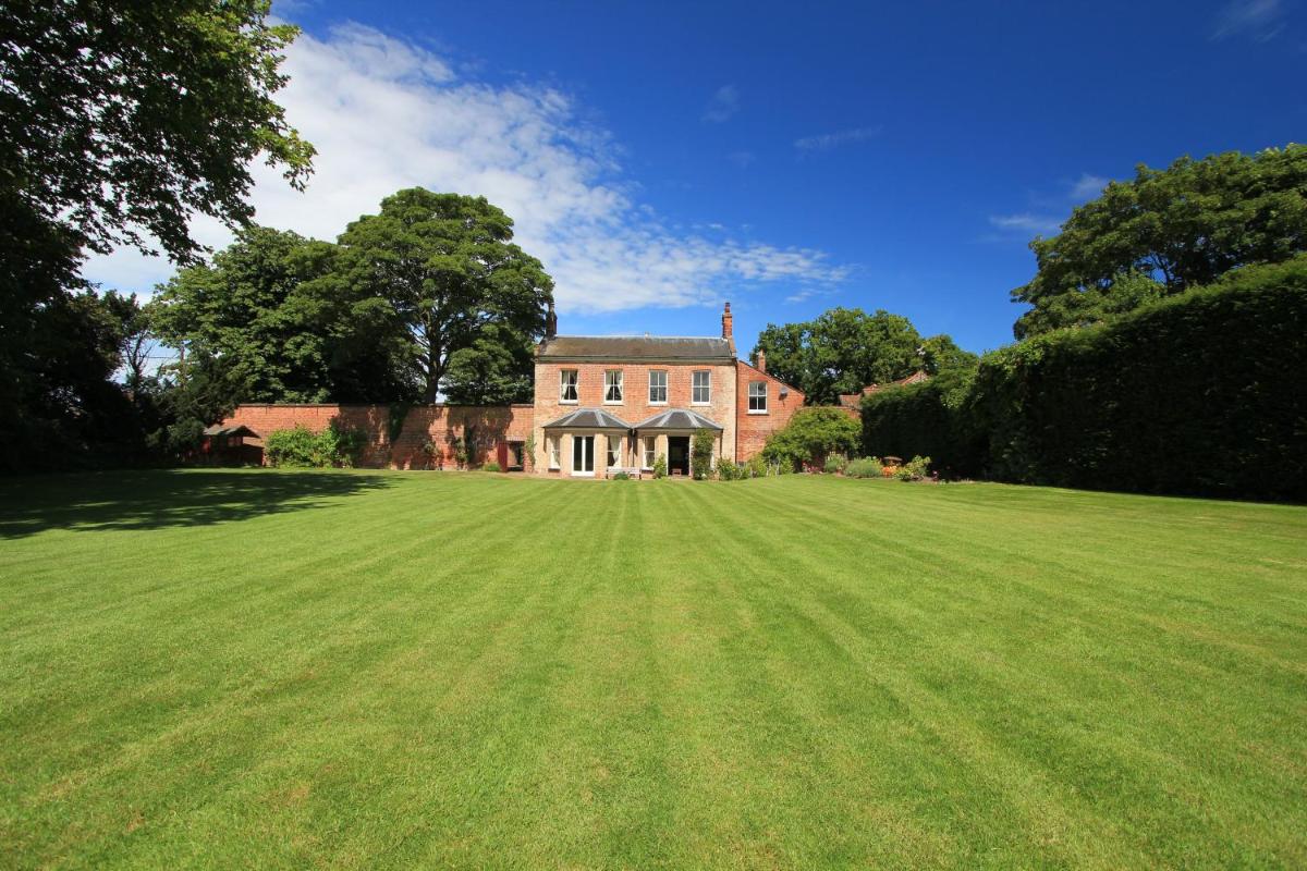 The Lawns House - Housity