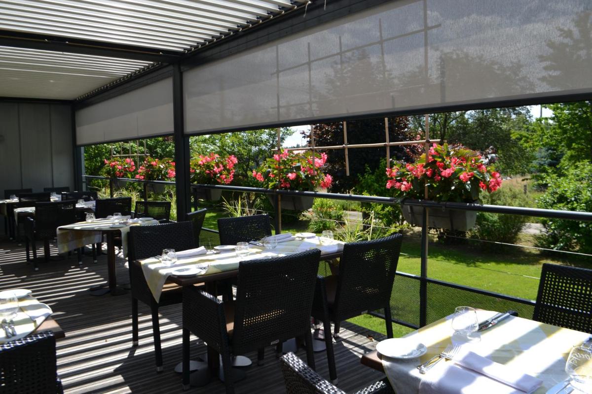Jardin de l'établissement Logis Hôtel Restaurant & Spa La Rochette