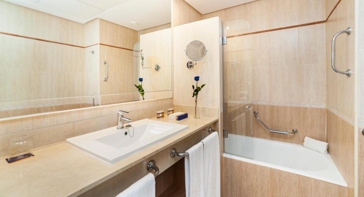 Un baño de Globales Santa Lucia - Adults Only 18