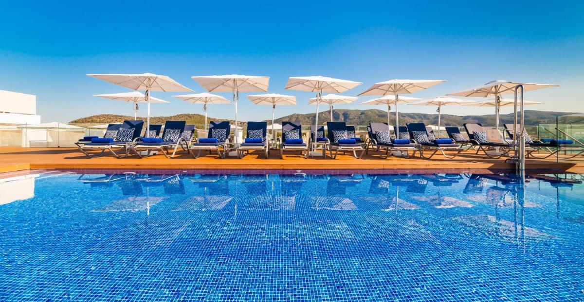 Piscina en o cerca de Globales Santa Lucia - Adults Only 18