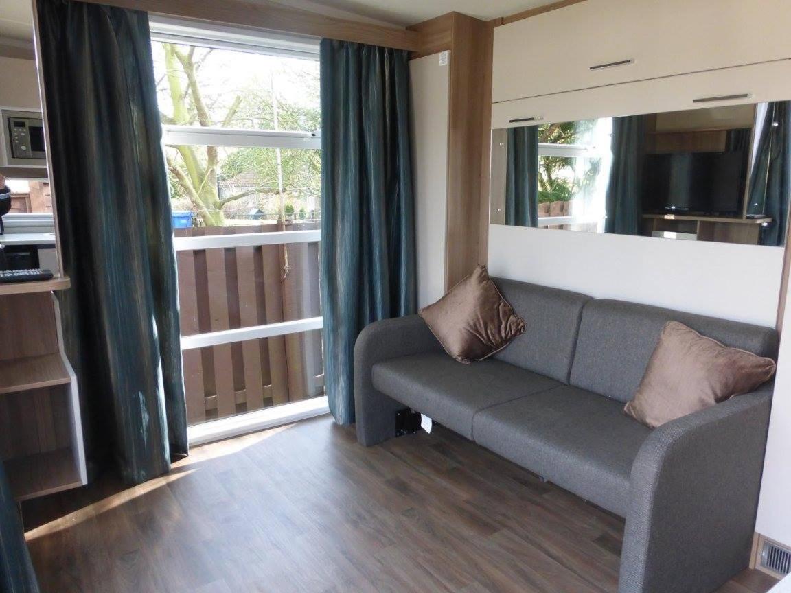 The Swan Suite - Housity