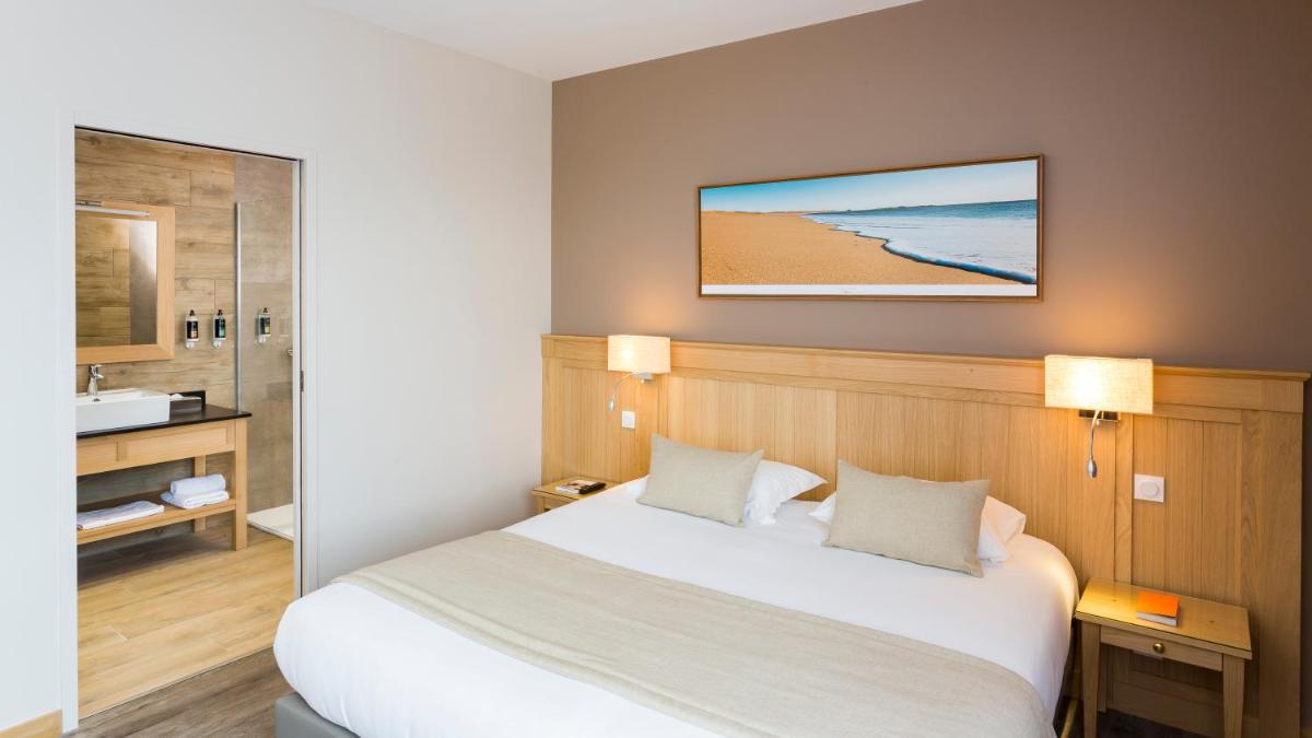 Un ou plusieurs lits dans un hébergement de l'établissement Hotel Restaurant Spa du Tumulus Carnac