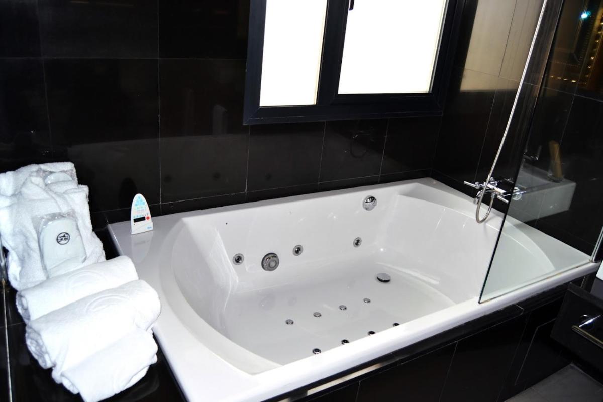 Un baño de Hotel 525