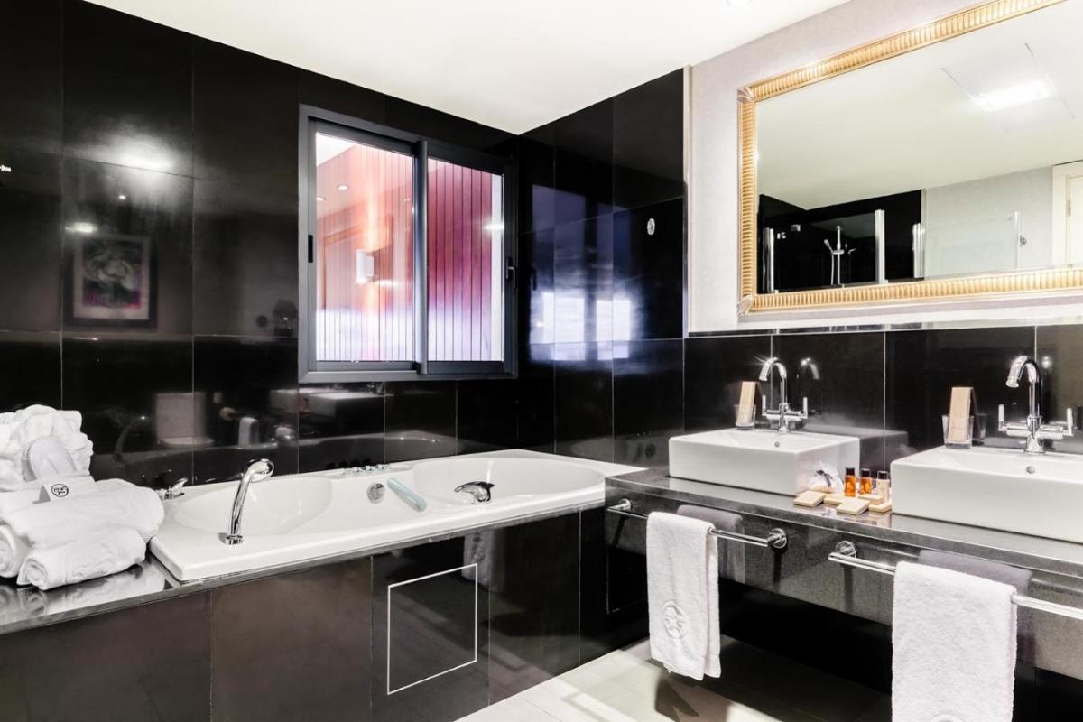 Un baño de Hotel 525